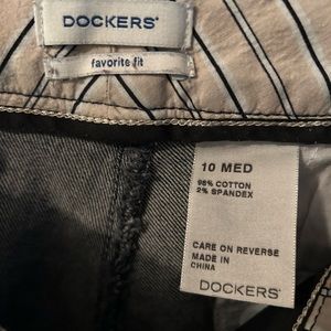 Womens Dockers Favorite Fit 10 medium, soft denim jeans,straight leg. Dark wash.